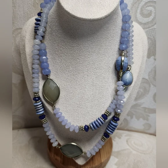 Vintage ‘90s CHICO‘s extra long blue beaded necklace with faceted stone accents - Picture 5 of 12